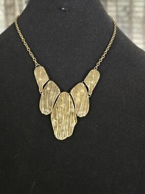 NWT Brass Textured Statement Necklace - Women Jewelry